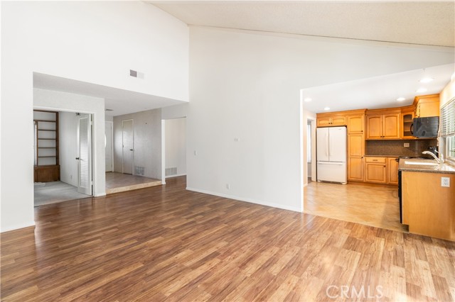 25265 Pana Court, Lake Forest CA: https://media.crmls.org/medias/819bc940-ca00-4e35-9779-e5135b1a57ef.jpg