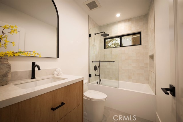 18839 La Amistad Place, Tarzana CA: https://media.crmls.org/medias/819c36a8-473a-4631-aae3-60bd3870c71f.jpg