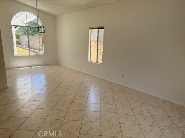 Detail Gallery Image 3 of 21 For 22312 Oxford Ln, Saugus,  CA 91350 - 4 Beds | 3 Baths