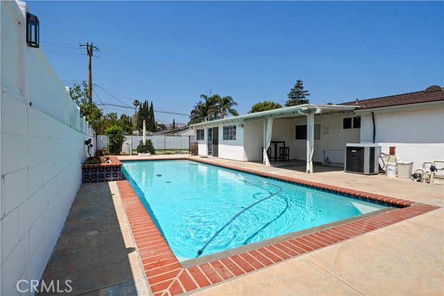 2241 Cordero Avenue, Simi Valley CA: https://media.crmls.org/medias/819c7e1d-d293-4dce-9561-3444977a0a2f.jpg