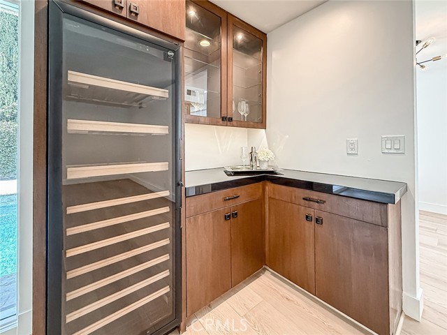 Detail Gallery Image 14 of 67 For 4575 De Celis Pl, Encino,  CA 91436 - 4 Beds | 3 Baths