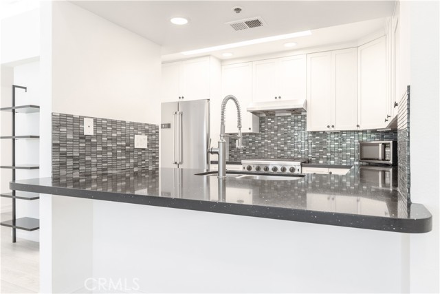 Detail Gallery Image 7 of 42 For 240 Nice #302,  Newport Beach,  CA 92663 - 2 Beds | 1/1 Baths