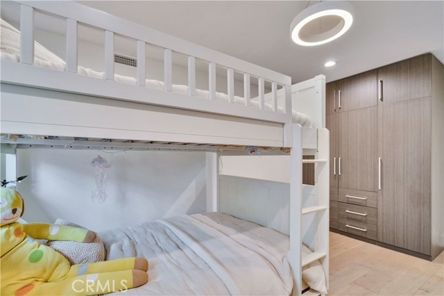 719 1st Place, Hermosa Beach CA: https://media.crmls.org/medias/819e3213-a6bf-4305-8613-bacb2fa94213.jpg