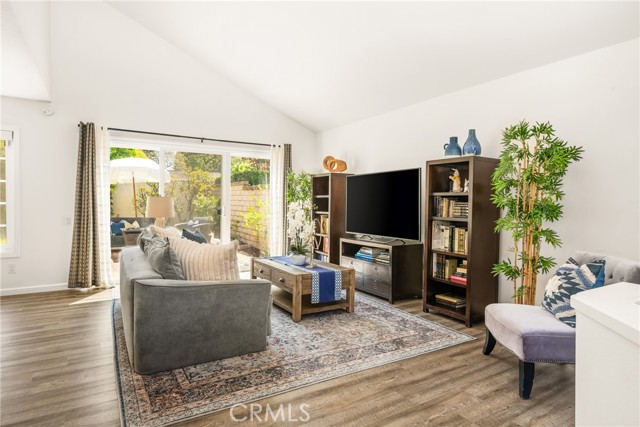 9 New Mdws, Irvine CA: https://media.crmls.org/medias/819e5265-c6d0-4c59-b5bd-0542bd90dd8f.jpg