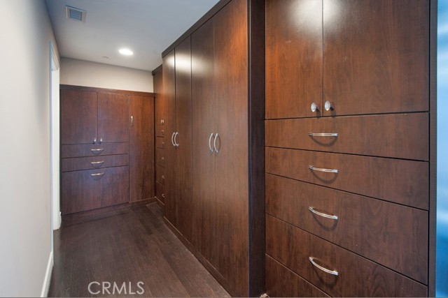 Detail Gallery Image 16 of 27 For 7120 Pacific View Dr, Los Angeles,  CA 90068 - 5 Beds | 4 Baths