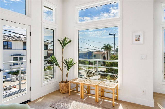 927 6th Street, Hermosa Beach CA: https://media.crmls.org/medias/819e75ea-c82a-4ecf-8b75-1f0ea5ed8a32.jpg