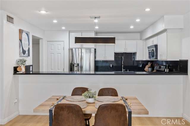 1940 N Highland Avenue, Los Angeles CA: https://media.crmls.org/medias/819e8cf1-65a1-4a99-bafd-27fef5f455a3.jpg