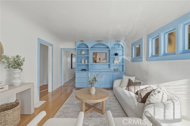 Image 5 of 50 For 3327 Hollydale Dr.