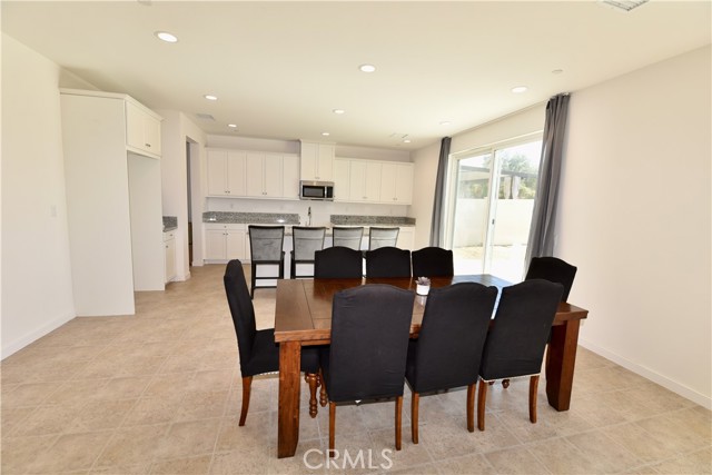 Detail Gallery Image 9 of 33 For 36913 Arezzo Ct, Beaumont,  CA 92223 - 4 Beds | 2/1 Baths