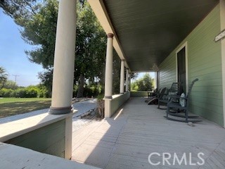 https://media.crmls.org/medias/81a01892-2e37-45ec-82aa-9e4afde3784e.jpg?preset=X-Large