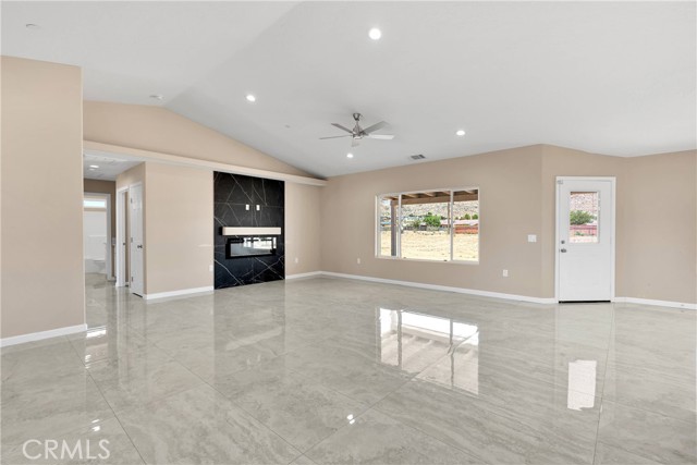 20020 Symeron Road, Apple Valley CA: https://media.crmls.org/medias/81a03e1c-6b0f-4c9d-abc6-2b507a4791bc.jpg