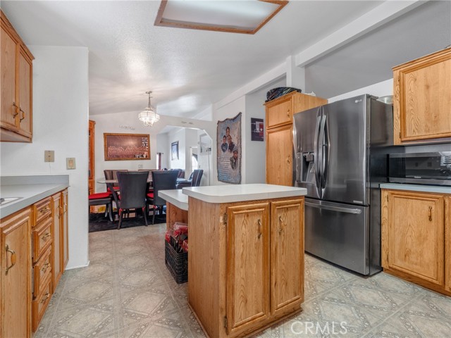 Detail Gallery Image 13 of 23 For 14153 Riviera Ct, Victorville,  CA 92395 - 3 Beds | 2 Baths