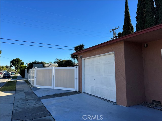 Detail Gallery Image 8 of 26 For 10406 San Carlos, South Gate,  CA 90280 - 2 Beds | 1 Baths