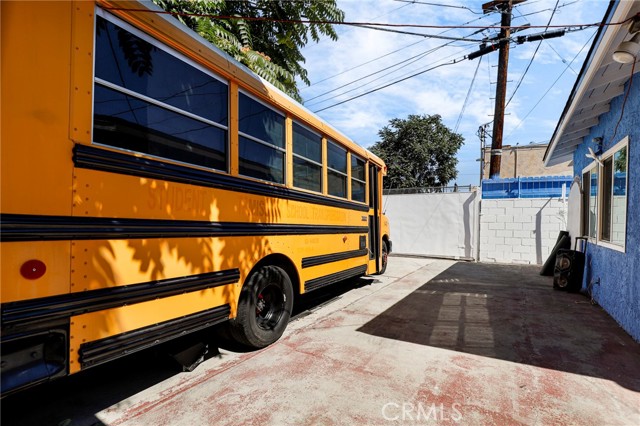 7545 White Oak Avenue, Reseda CA: https://media.crmls.org/medias/81a35554-8b8e-41fc-ac72-bfbabf144a1e.jpg