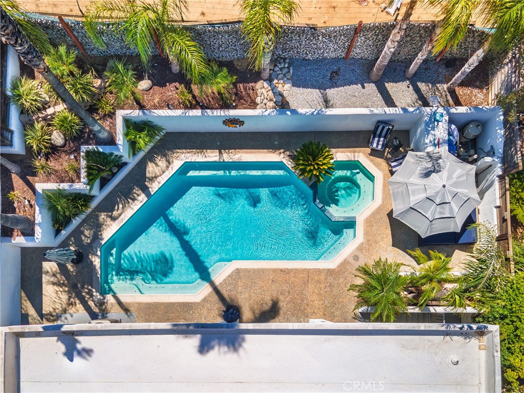 https://media.crmls.org/medias/81a44874-d840-4f6b-8b3c-82d2594003ea.jpg?preset=X-Large