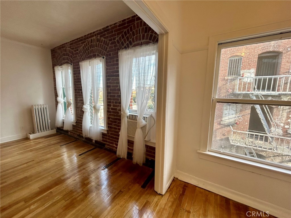 https://media.crmls.org/medias/81a48276-c4d7-4388-8d5b-12838581ed49.jpg?preset=X-Large