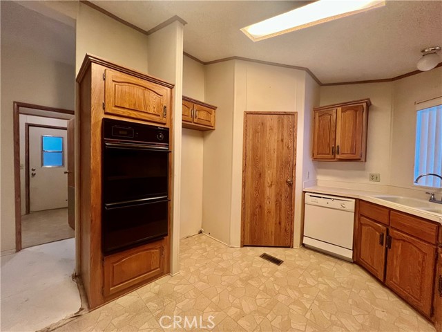 24600 Mountain Ave, Hemet CA: https://media.crmls.org/medias/81a50426-6607-4b40-aed0-e26d6b412314.jpg