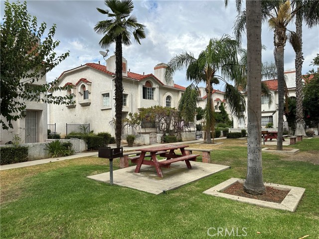 Detail Gallery Image 1 of 16 For 886 S Dudley St #L,  Pomona,  CA 91766 - 2 Beds | 1/1 Baths
