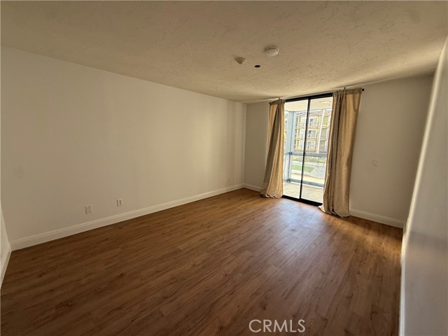 Detail Gallery Image 5 of 9 For 575 Esplanade #303,  Redondo Beach,  CA 90277 - 2 Beds | 2 Baths