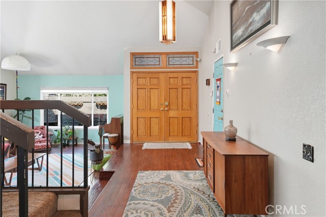 Detail Gallery Image 5 of 40 For 25451 via Macarena, Valencia,  CA 91355 - 5 Beds | 3 Baths