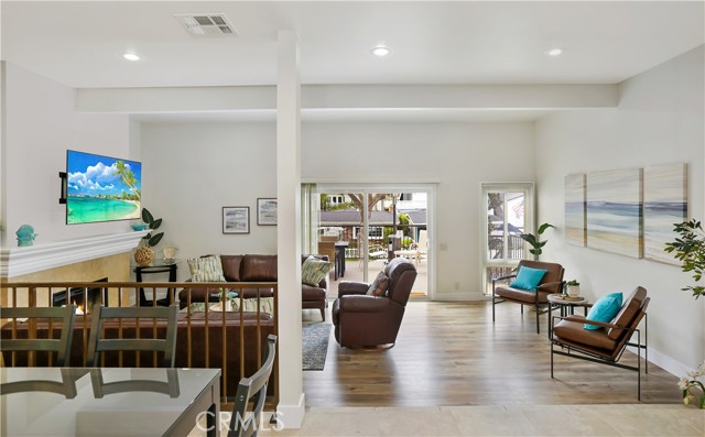 617 Iris Avenue, Corona del Mar CA: https://media.crmls.org/medias/81a87234-4c49-4333-9d4f-174926b7f078.jpg