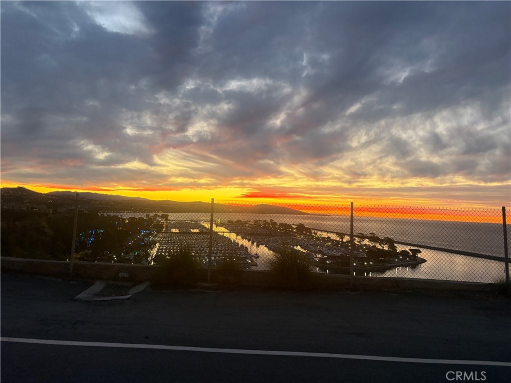 https://media.crmls.org/medias/81a97ac8-2fa1-4438-b438-e35f742bbd49.jpg?preset=X-Large