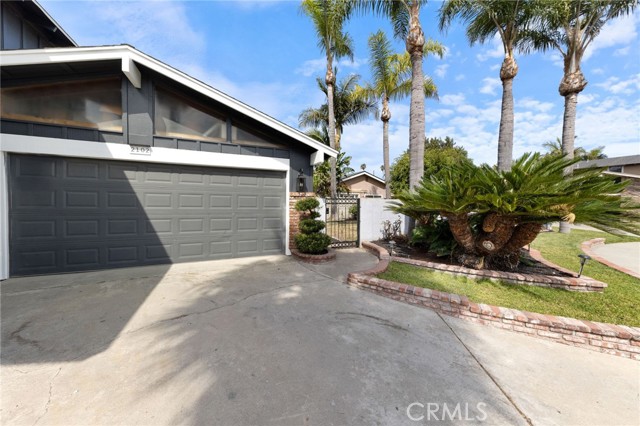 Detail Gallery Image 5 of 40 For 2102 Tern Bay Ln, Lakewood,  CA 90712 - 5 Beds | 2/1 Baths