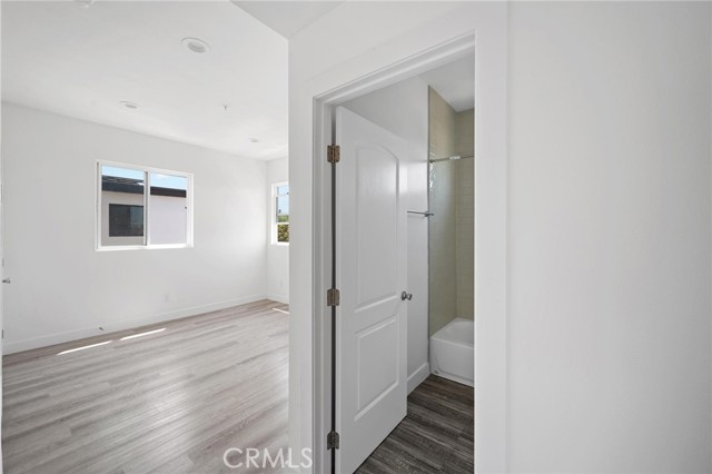 532 W Vernon Avenue, Los Angeles CA: https://media.crmls.org/medias/81aa8b02-0815-4f3d-a5f4-891c4b4c1d0d.jpg