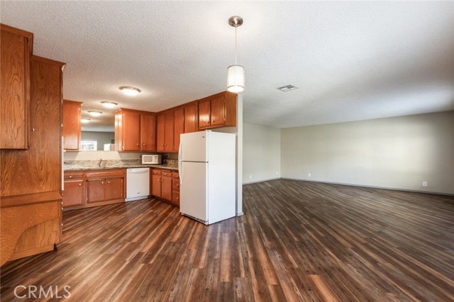 3695 Linden Avenue, Long Beach CA: https://media.crmls.org/medias/81ac17d6-f584-4147-bb19-5bed01fcfe08.jpg