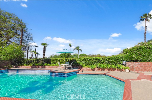 20283 Lorenzana Drive, Woodland Hills CA: https://media.crmls.org/medias/81ac6c98-d8e0-45f4-a2c5-d5d4ceac1458.jpg