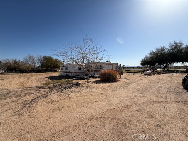 Detail Gallery Image 5 of 19 For 36633 Hidden River, Hinkley,  CA 92347 - 4 Beds | 2 Baths