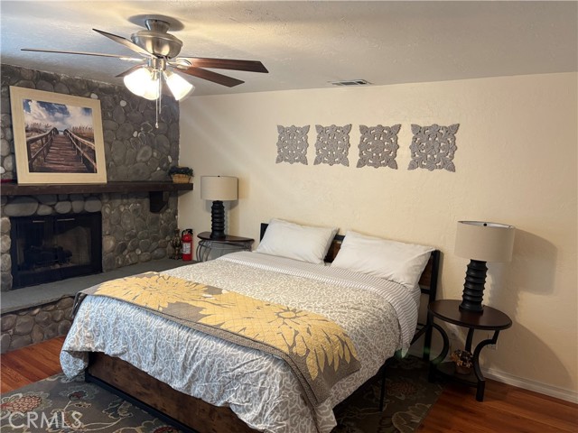 24166 Zurich Drive, Crestline CA: https://media.crmls.org/medias/81ad0fde-ff6b-4ba1-9090-8fb7a750c8a7.jpg