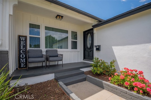 Detail Gallery Image 3 of 34 For 16730 Marilla St, Northridge,  CA 91343 - 3 Beds | 2 Baths