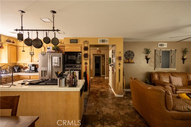 28947 Glenrock Place, Highland CA: https://media.crmls.org/medias/81adc164-50fa-45d5-a666-cd8a991fc152.jpg