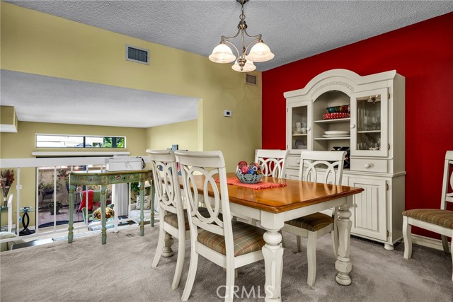 Detail Gallery Image 6 of 24 For 7100 Balboa Bld #409,  Lake Balboa,  CA 91406 - 2 Beds | 2/1 Baths