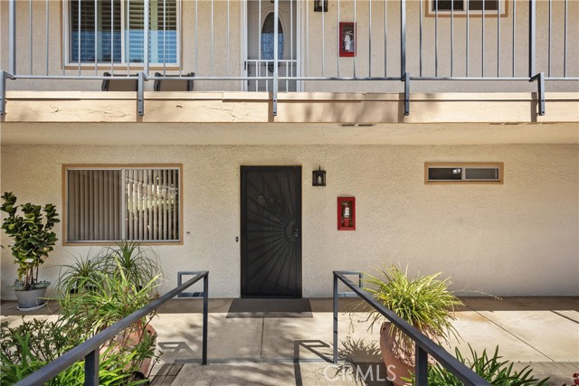 5472 Paseo Del Lago E, Laguna Woods CA: https://media.crmls.org/medias/81af7661-5c4d-46c1-9b27-d5bcf12ec00f.jpg