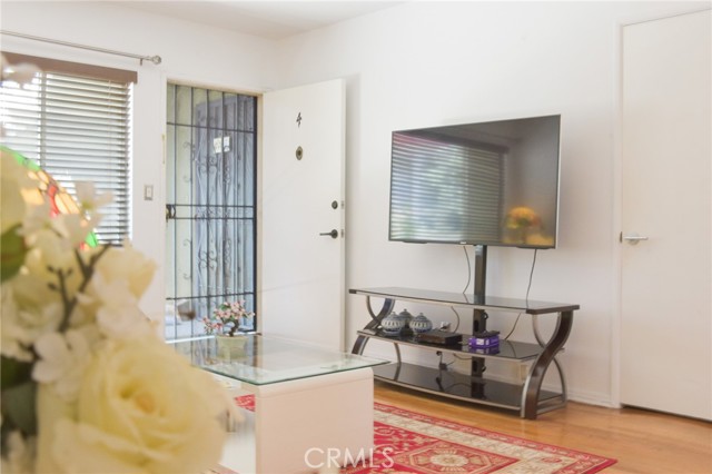 4501 Finley Ave #4, Los Angeles, CA 90027