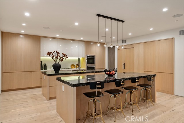 Detail Gallery Image 14 of 43 For 4242 Vantage Ave, Studio City,  CA 91604 - 5 Beds | 4/1 Baths