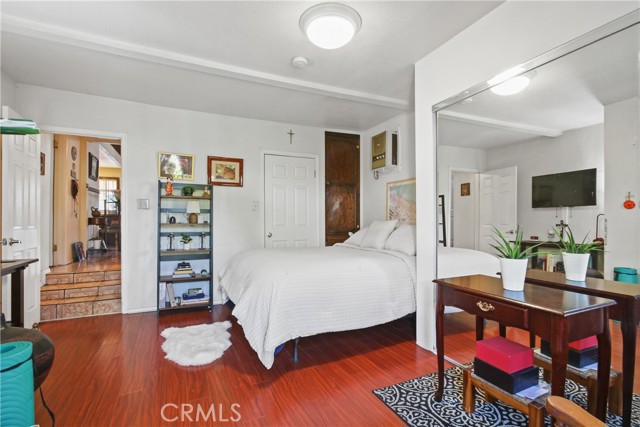 1419 S Redondo Boulevard, Los Angeles CA: https://media.crmls.org/medias/81afb25a-b00c-4e9e-9d06-2d67117668e3.jpg