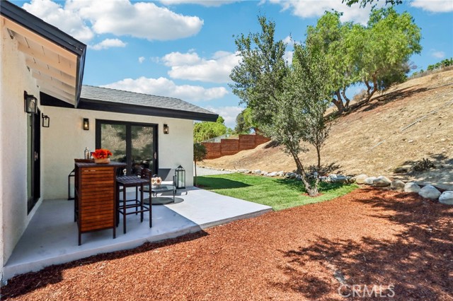 11060 Vanda Way, Shadow Hills CA: https://media.crmls.org/medias/81b00253-08d2-467a-bd85-8dd338599237.jpg
