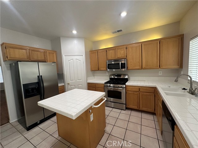 Detail Gallery Image 8 of 26 For 44342 Monroe Way, Lancaster,  CA 93536 - 4 Beds | 2 Baths