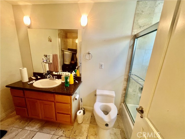 Detail Gallery Image 13 of 15 For 1515 Grismer Ave #102,  Burbank,  CA 91504 - 2 Beds | 2 Baths