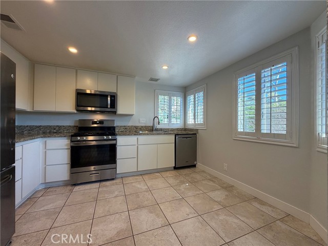 Detail Gallery Image 4 of 4 For 30 Jefferson, Irvine,  CA 92620 - 3 Beds | 2/1 Baths