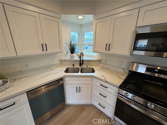 Detail Gallery Image 4 of 44 For 716 Lyford Dr, La Verne,  CA 91750 - 3 Beds | 2 Baths