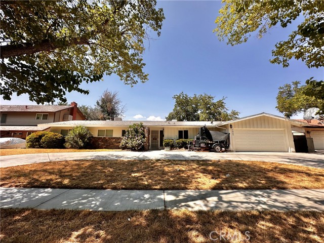 Detail Gallery Image 2 of 35 For 1027 E Avenue J5, Lancaster,  CA 93535 - 6 Beds | 3 Baths