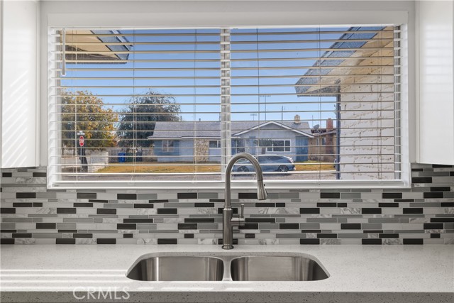 Detail Gallery Image 11 of 36 For 102 Irene St, Bakersfield,  CA 93268 - 3 Beds | 2 Baths