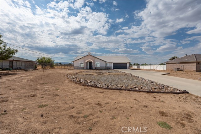 Detail Gallery Image 2 of 53 For 11436 Pinon Ave, Hesperia,  CA 92345 - 4 Beds | 2 Baths