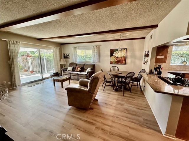 Detail Gallery Image 7 of 24 For 22216 Del Valle St, Woodland Hills,  CA 91364 - 3 Beds | 2/1 Baths