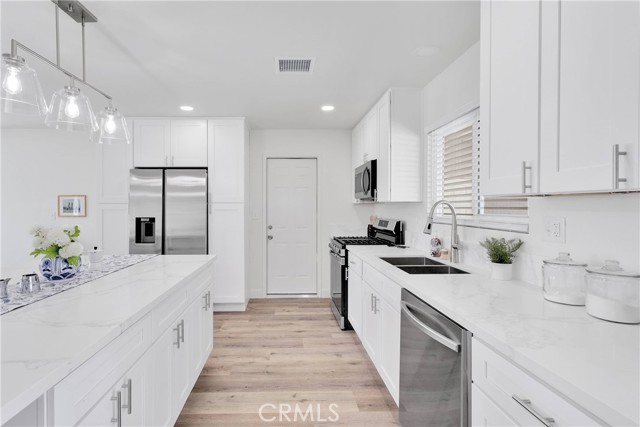Detail Gallery Image 15 of 33 For 20972 Quilente Rd, Apple Valley,  CA 92307 - 3 Beds | 2 Baths