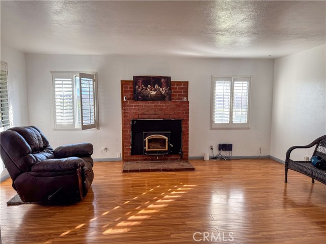 Detail Gallery Image 4 of 34 For 44665 95th, Lancaster,  CA 93535 - 3 Beds | 1 Baths